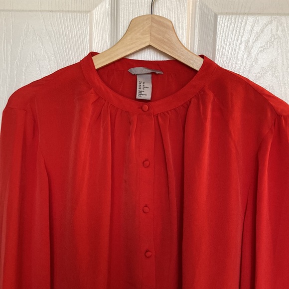 Warm red flowy silky peasant top - Picture 3 of 4